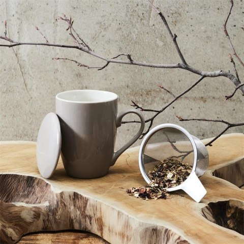 Kubek Mira beżowy z zaparzaczem i pokrywką