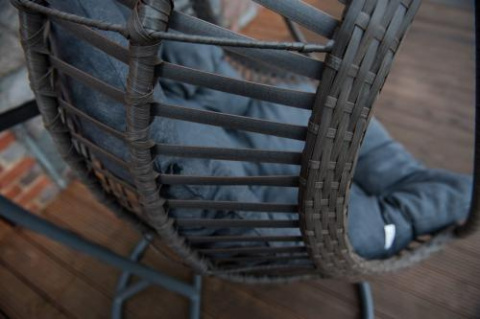 Fotel wiszący kokon kosz bujany szary technorattan