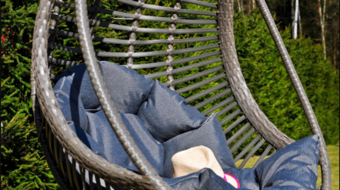 Fotel wiszący kokon kosz bujany szary technorattan